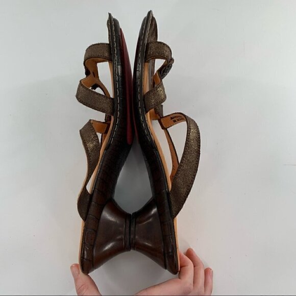 Think SoSo womens sandals size 11 chocolate brown floral toe ring - Picture 6 of 12